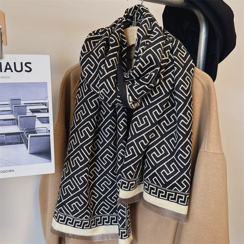 Uusi monipuolinen, yksinkertainen geometrinen kaksipuolinen imitation-kashmirista valmistettu talvilämpö, pitkä huivi shaalin ja viitan kanssa_voghion.com