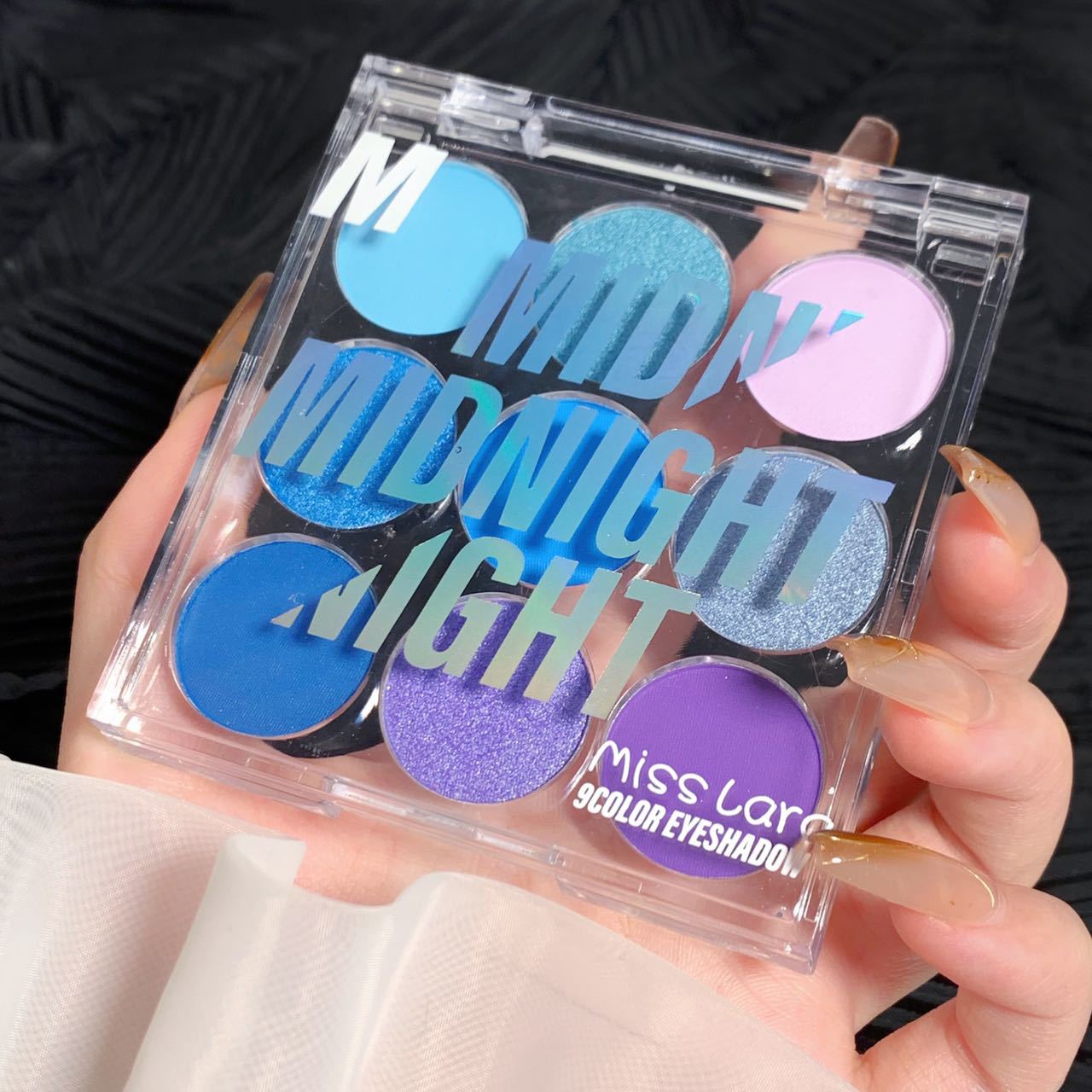 Miss lara's nine-color eyeshadow is naturally not prone to pearlescent smudging, with a matte macaron transparent box eyeshadow palette undefined