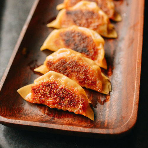 Steamed dumplings, pan-fried dumplings, pot sticker dumplings, 4 pounds, about 96 pieces, corn and shiitake mushrooms, steamed and fried dumplings, wholesale of semi-finished products for commercial breakfast