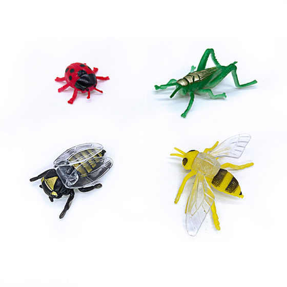Cross-border Amazon 12 3-7cm solid simulation plastic insect animal model toy bee grasshopper wholesale