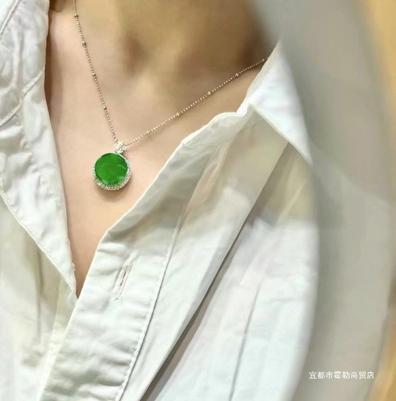 翡翠吊坠镶嵌满绿无事牌圆牌项链辣阳绿满绿毛衣链挂件平安玉霍勒