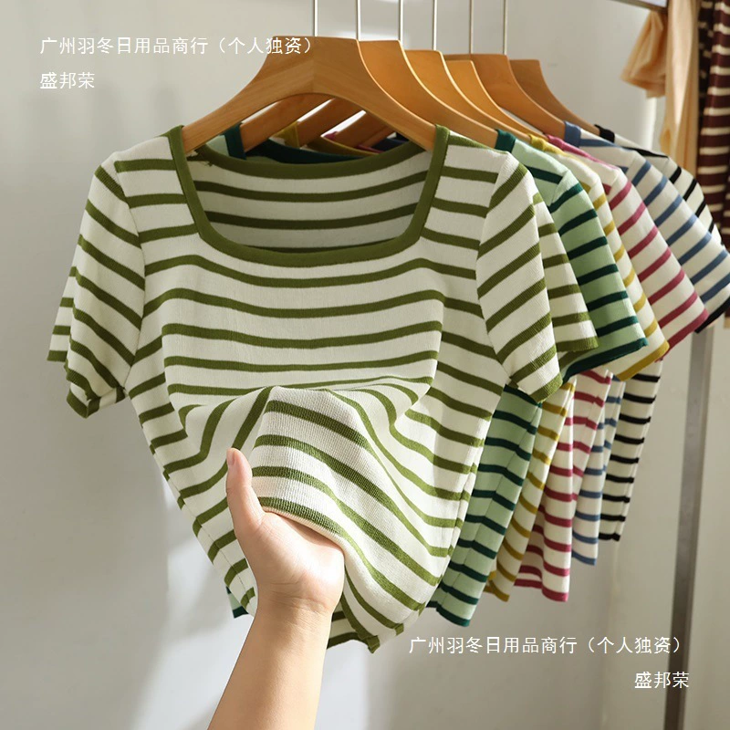 Женская футболка в полоску с квадратным вырезом и обычными плечами во французском стиле, лето 2024, новый облегающий короткий вязаный топ для миниатюрных фигур.