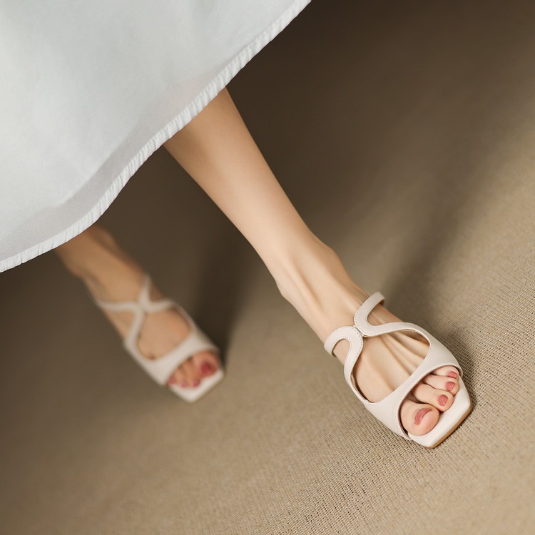 Sandal nữ da bò mũi vuông hở ngón gót lạ mắt — màu đen, màu trắng ngà, bạc chi tiết 96