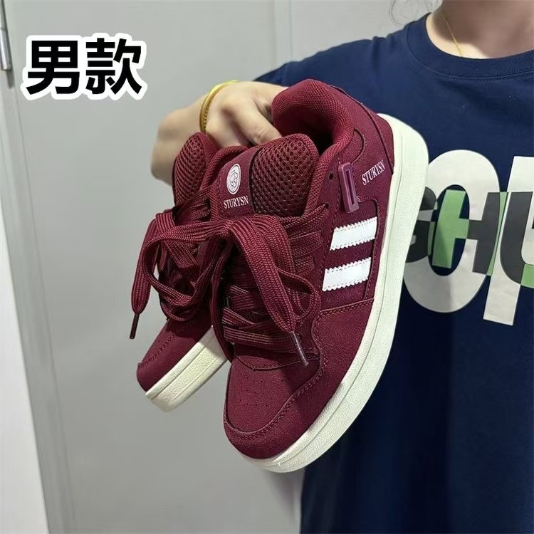 Zapatos de hombre estilo Hong Kong, mocasines color burdeos, zapatillas de hombre a la moda, zapatillas casuales versátiles de estilo urbano retro otoño 2026.