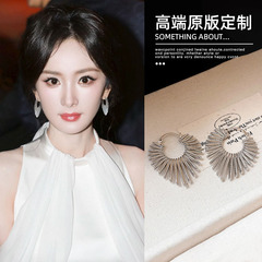 银色线条桃心耳扣女2025新款高级感轻奢耳环独特夸张小众耳饰批发