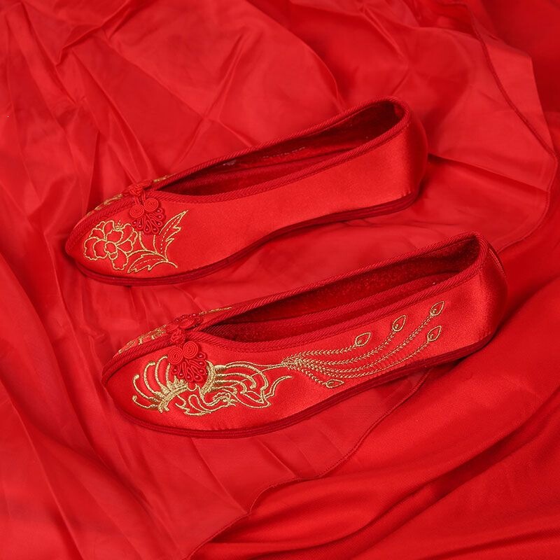 Chinese-style wedding shoes, red dragon and phoenix bridal Xiuhe shoes, flat women's wedding shoes, Xiuhe dress embroidered shoes
