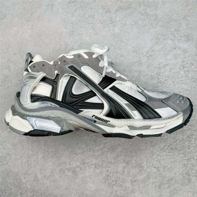Original label, original box, pure original B family daddy shoes, Paris seventh generation jogging shoes, RUNNER, distressed, heightening sneakers for men and women