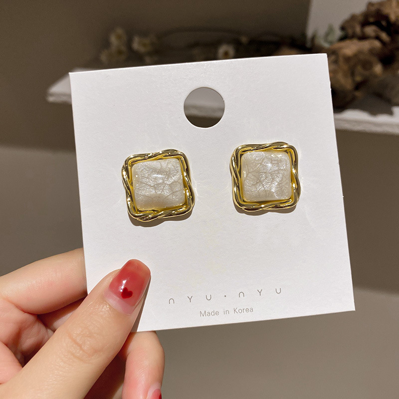 Pendientes de suministro de mercado nocturno de agujas de plata Pendientes de moda coreana en vivo Pendientes de estilo caliente Pendientes de lujo ligero Mujeres de alta gama