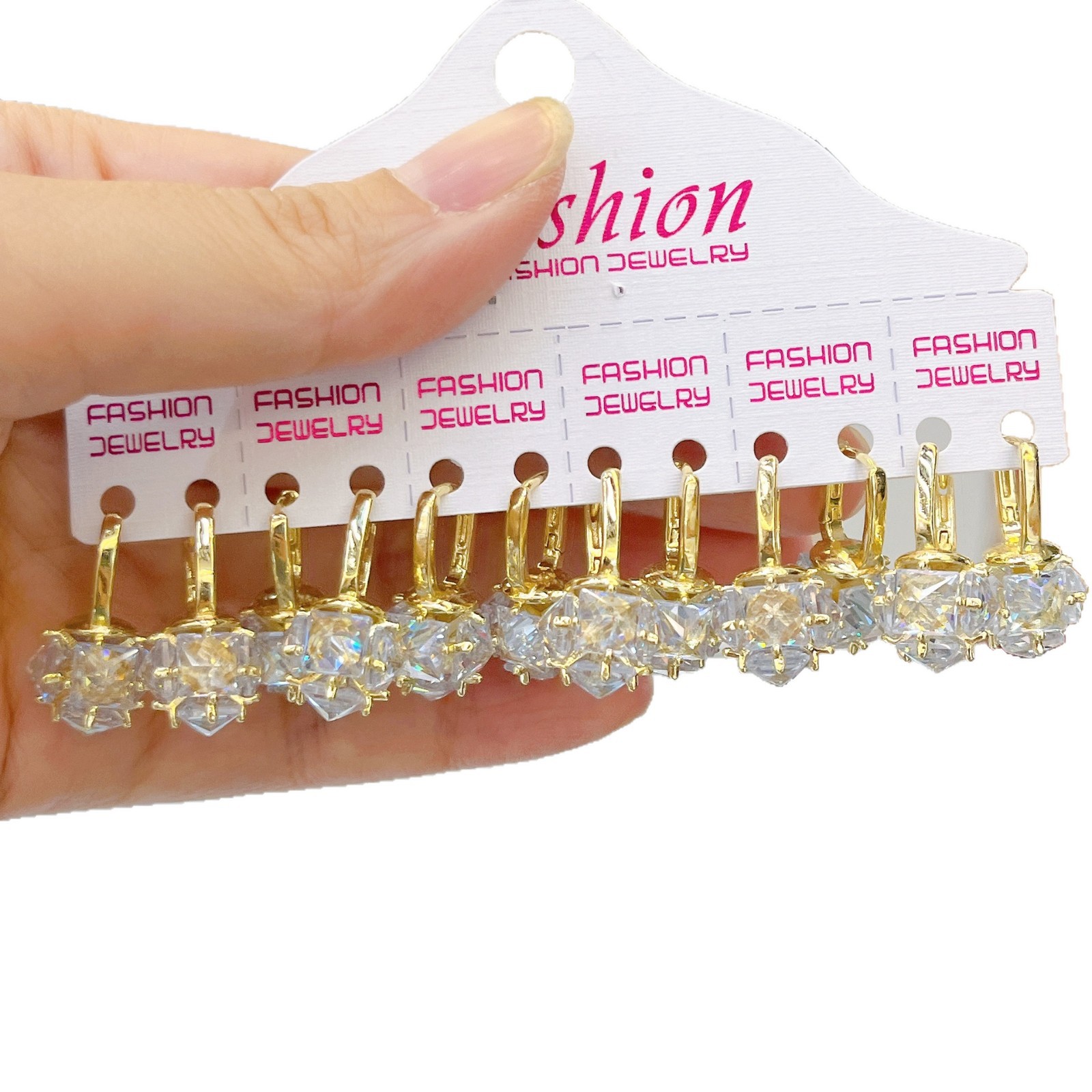 Aretes transfronterizos de diamante de zirconio nuevo temperamento de alta sensación aretes de aretes de aretes de lujo ligero diseño de aretes para mujeres