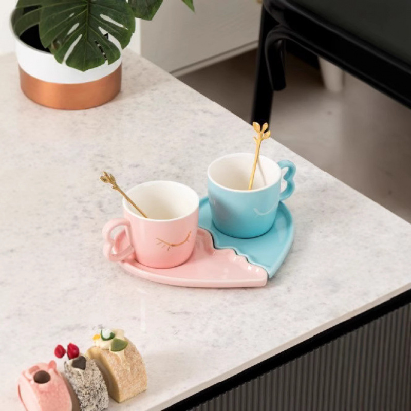 Taza de café de estilo europeo ruso para parejas de regalo de restaurante casero con cucharas de tazas de cerámica y platos con tazas