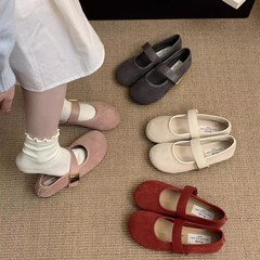 ベルベットの赤い浅口の靴の女性春秋の新しいレトロで優しいアンドロメダ風のカジュアルな柔らかい平底のメアリー珍靴