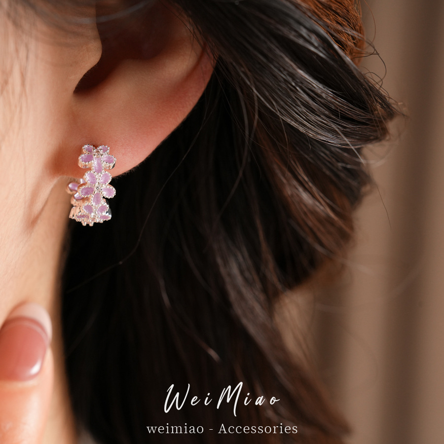 Dopamina color zircón goteo flor aretes redondos frescos aretes dulces lujosos alta sensación auriculares al por mayor