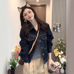 香港風の復古的な襟の紺色の短いデニムのコートの女性の新型のゆったりしている百合はやせているデザイン感の上着の潮を現します。