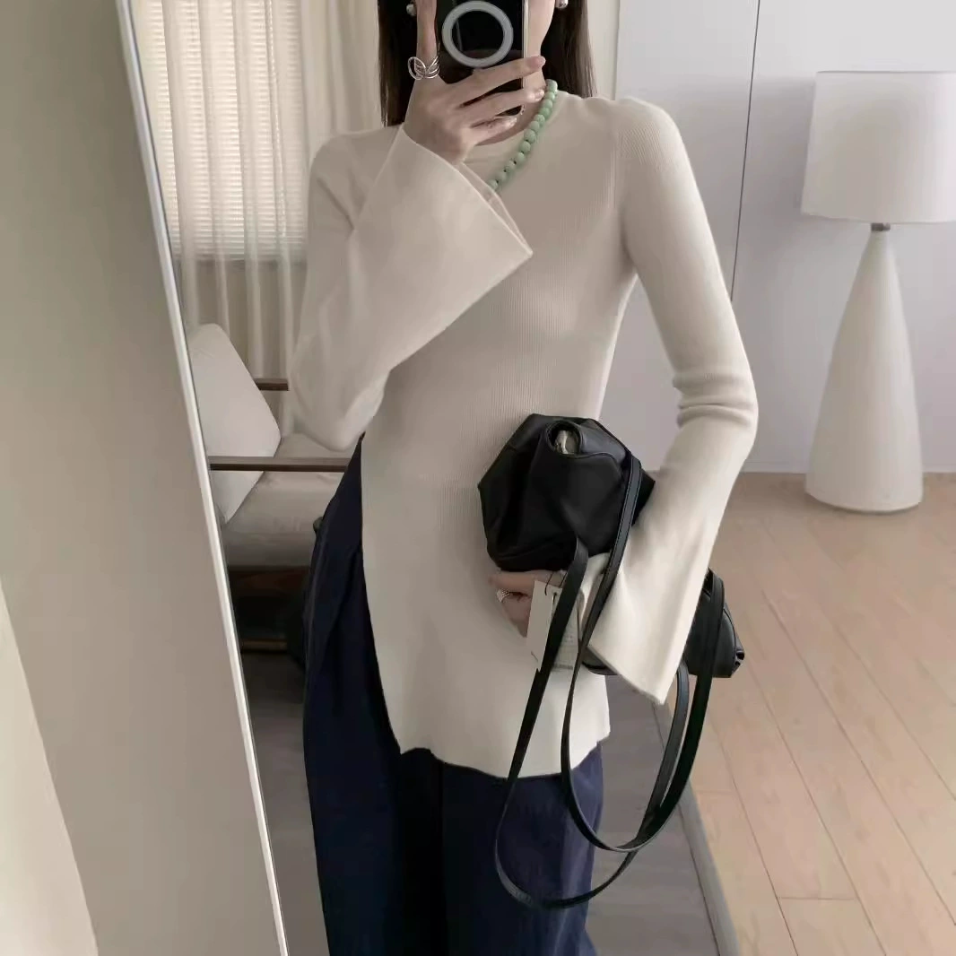 Осенний и зимний свитер с круглым вырезом и вилкой женский 2024 новый расклешен рукав мода тонкая и дикая трикотажная топ