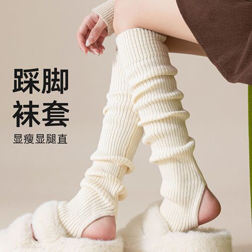 Socks for women's women in winter stepping on their feet and stacking socks to show weight. Wear leg sets for women's calf socks JK socks knitted socks