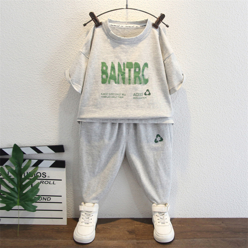 7959 traje de niño guapo verano nuevo estilo niño pequeño y mediano estilo coreano guapo camiseta de manga corta pantalones deportivos de dos piezas