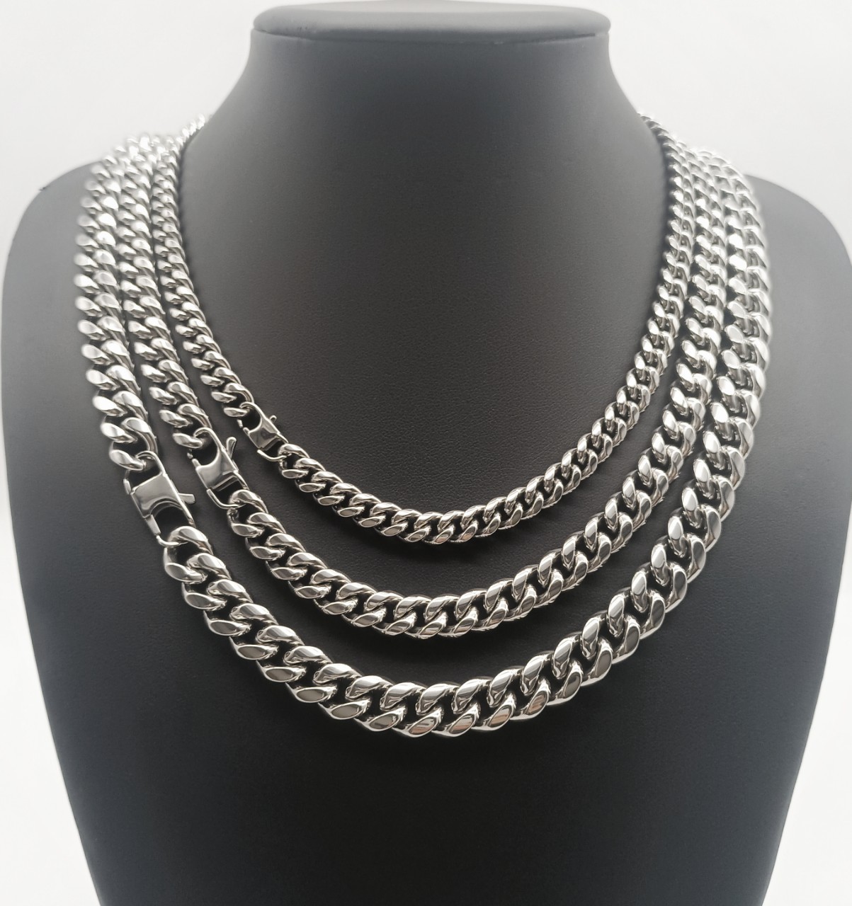 Titanium Cuban Chain Necklace For Men And Women Elegant Design_voghion.com