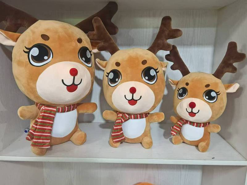 冬の新型クリスマスシリーズの雪だるまのぬいぐるみのヘラジカの漫画の人形のクリスマスツリーの置物|undefined