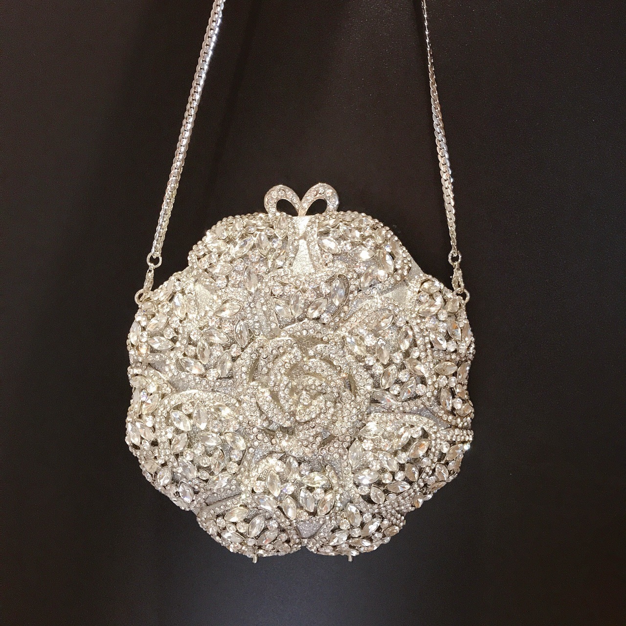 Fuente transfronteriza bolsas de diamantes para banquete flores redondas llenas de diamantes bolsas de regalo de banquete europeas y americanas bolsas de diamantes de mano de plata