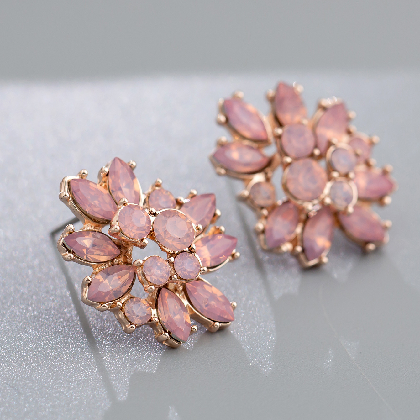 Daily Occasion Alloy Material 1 Pair Vintage Style Flower Plating Inlay Alloy Zircon Ear Studs