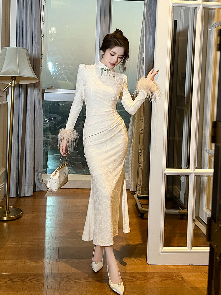 Đầm sườn xám dài tân cổ điển ôm body — Trắng be