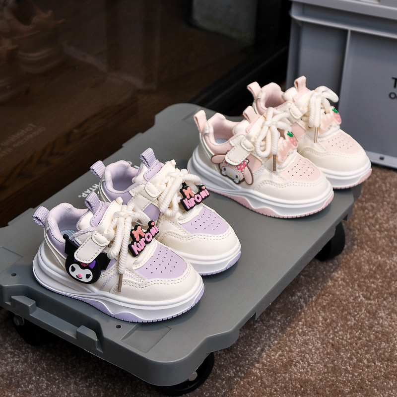 2025 primavera y otoño nuevos zapatos de skate para niños zapatos deportivos de chicas zapatos de dibujos animados para niños transpirables con suela suave zapatos de estilo coreano versátiles