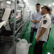 供应全自动无纺布折叠机婴儿湿巾设备生产线消毒机械原厂家非织造