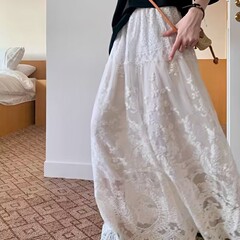 フランスの白いレースの半身のスカートの女性の夏のデザイン感は腰が高くて痩せています。