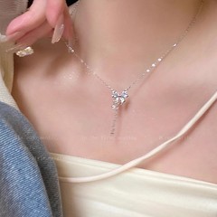 新商品キラキラ蝶結びのフリンジネックレス