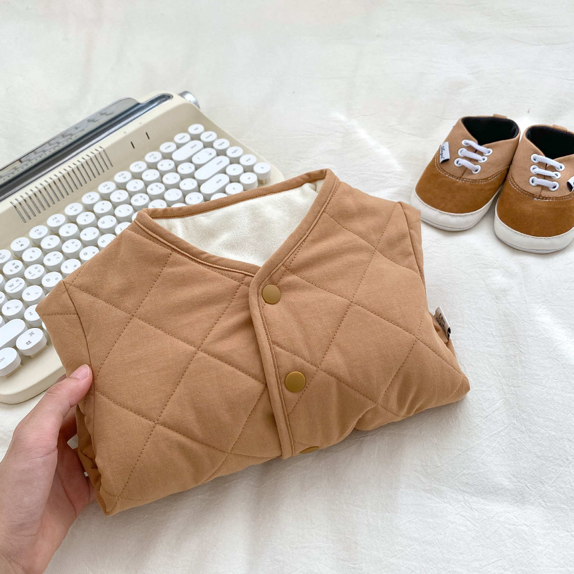 2023 nueva ropa para niños y niñas bebé Otoño e Invierno forrado de lana ropa acolchada de algodón chaqueta acolchada de algodón para niños bebé chaqueta acolchada de algodón cálido rombo