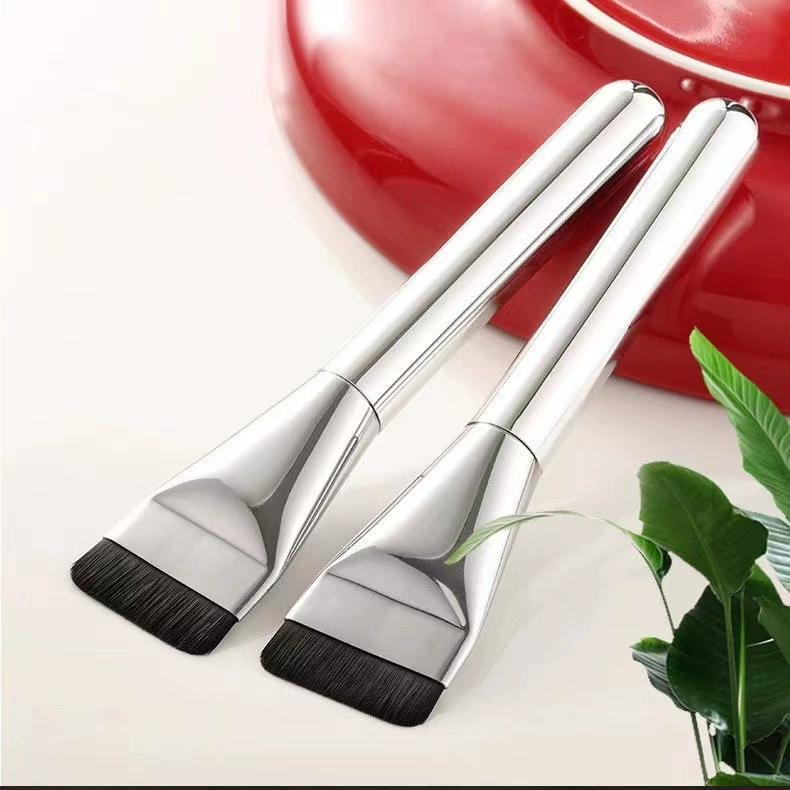 Foundation Brush (flat) — silver handle, PVC protective cover, no-trace blending, 14×3×2 cm