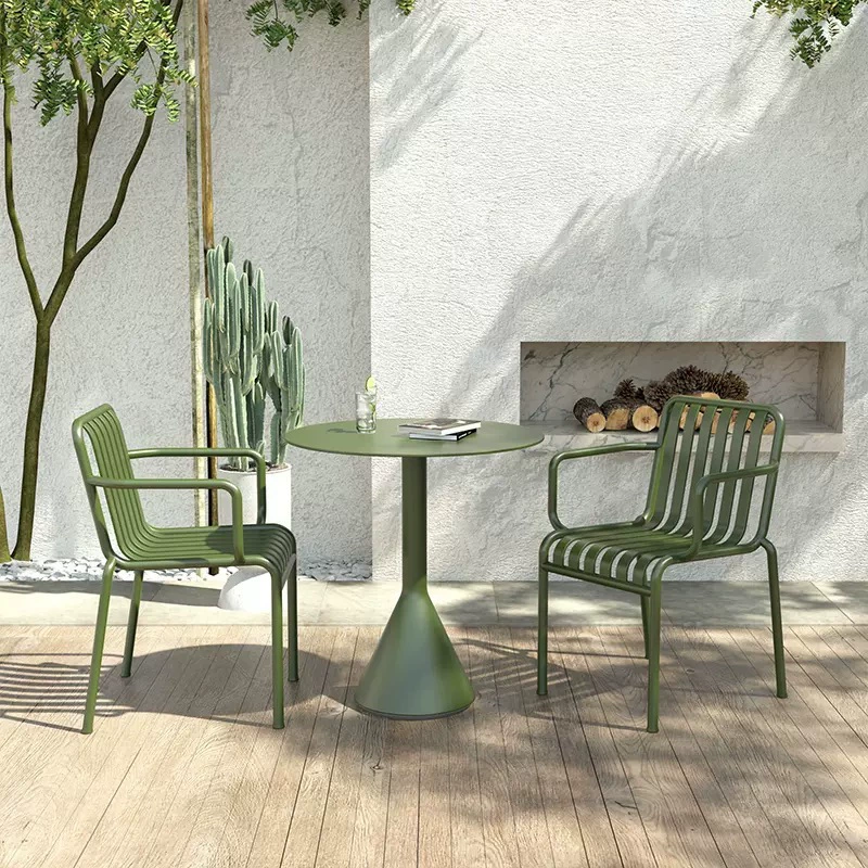 Открытый кованый стол и стулья комбинированный сад открытый терраса отель вилла внутренний двор открытый отдых металлические столы и стулья комбинированные