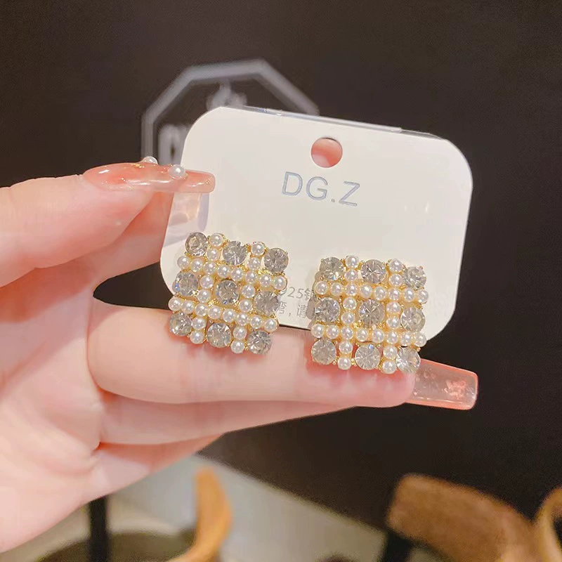 Universal earrings from pearl, light luxury style, diamond encrusted