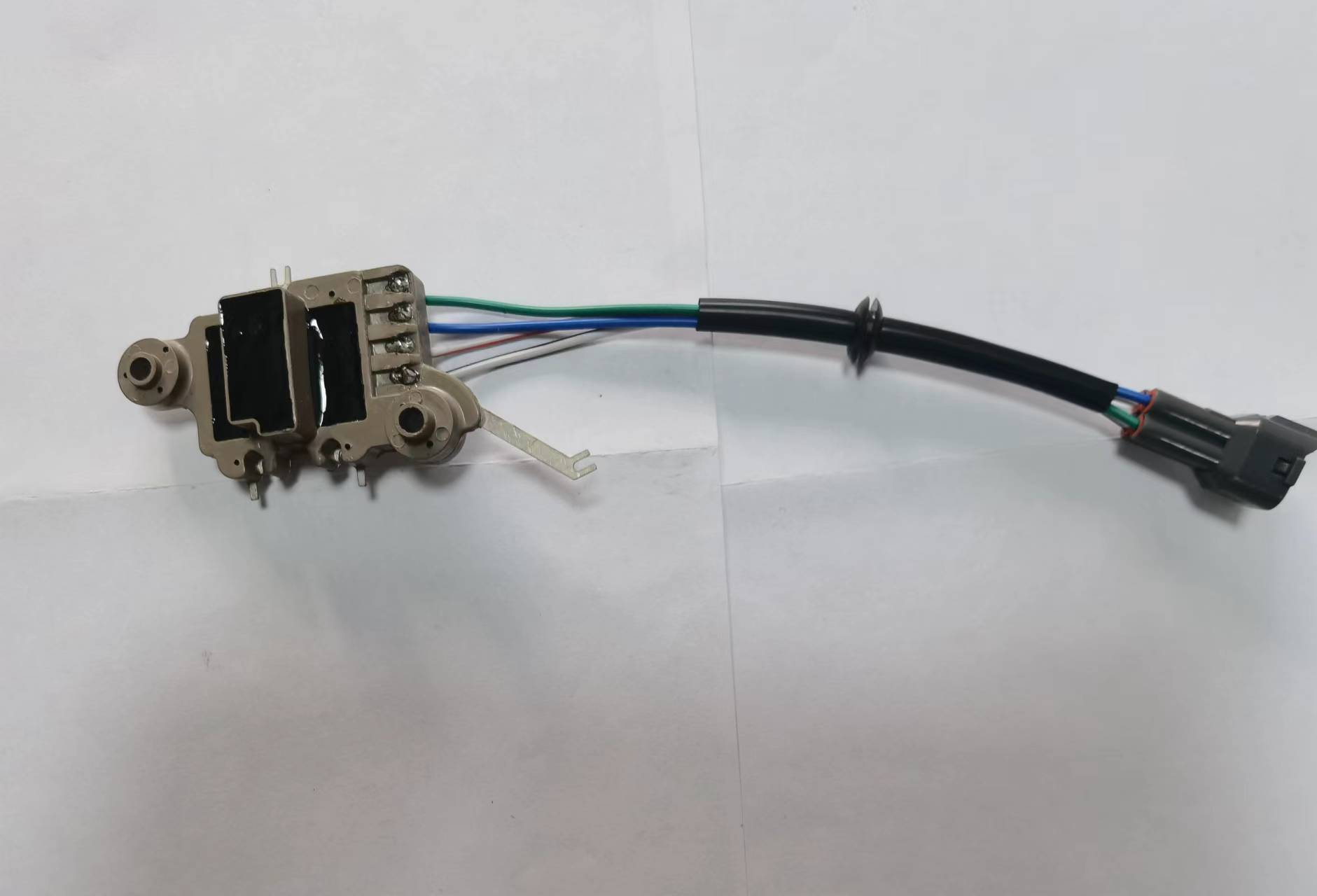 Automotive generator electronic regulator IW001 126000-3112
