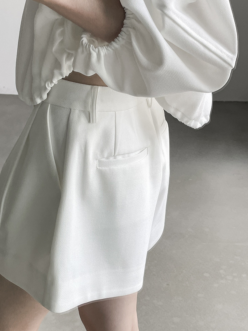 乾鶴日系春夏レトロなデザイン感のあるワイドタイプのズボンです。