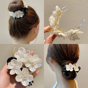 Japan and South Korea crystal flowers catch clip temperament shell flower lazy summer go back clip hair female shark