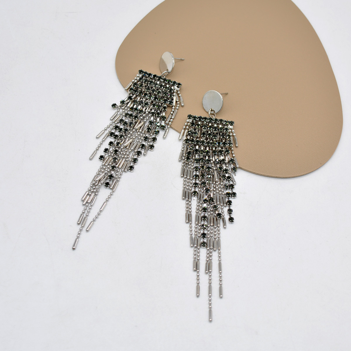 Fashion Black Rhinestone Simple Long Tassel Alloy Earrings display picture 1