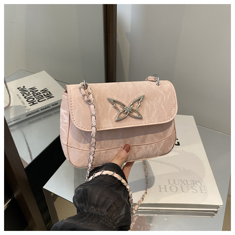 This is a trendy, casual, fashionable and simple crossbody bag for women with a niche design in the autumn of 2024 undefined