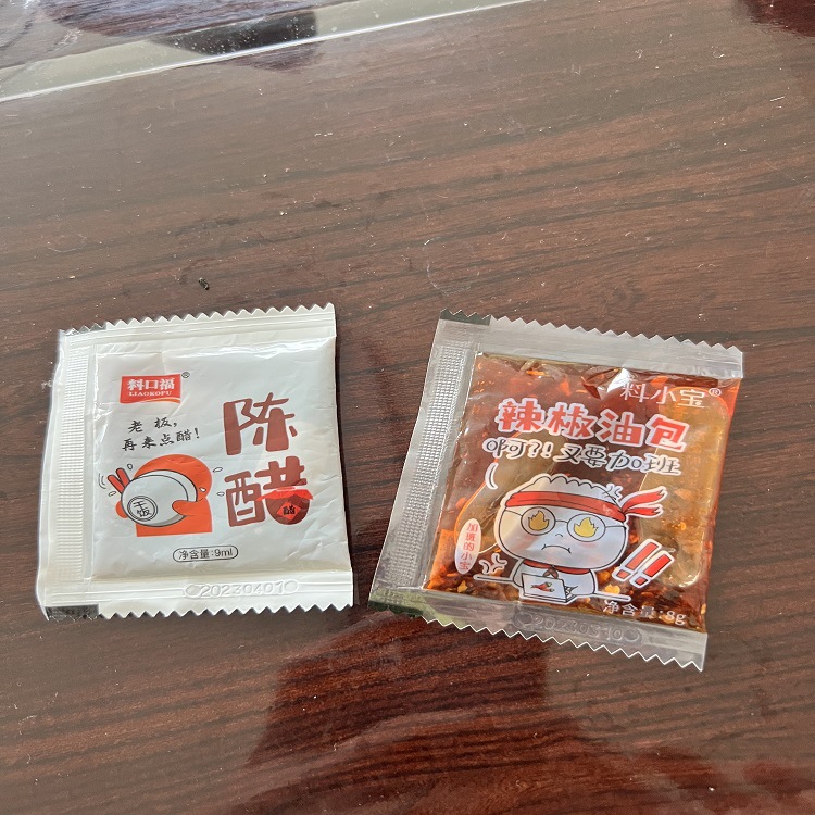 调味料卷膜包装袋  调料酱汁卷膜袋  镀铝防红油醋包油泼辣子彩袋