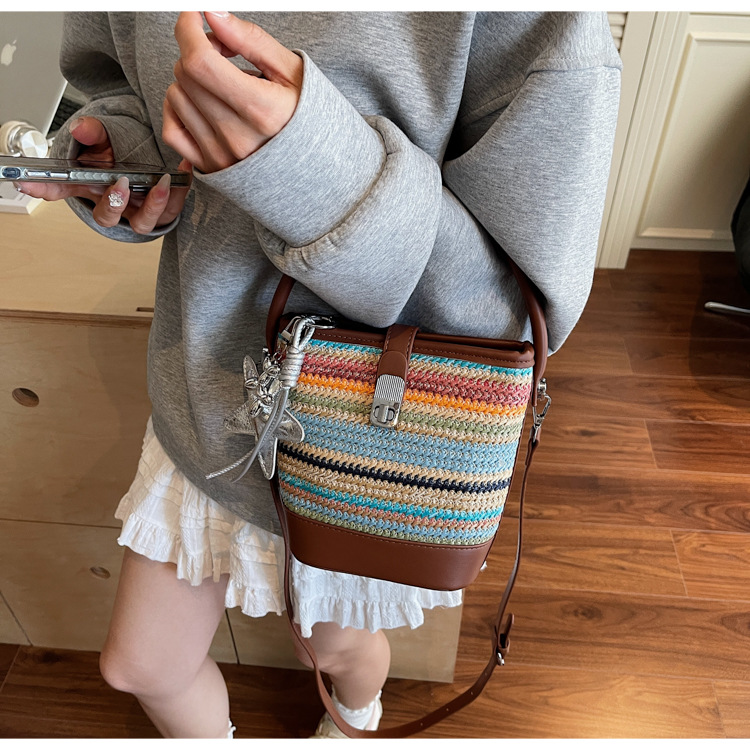 A trendy and fashionable straw-woven phone bag for women in the summer of 2025, a Korean version of a niche and simple crossbody bag undefined