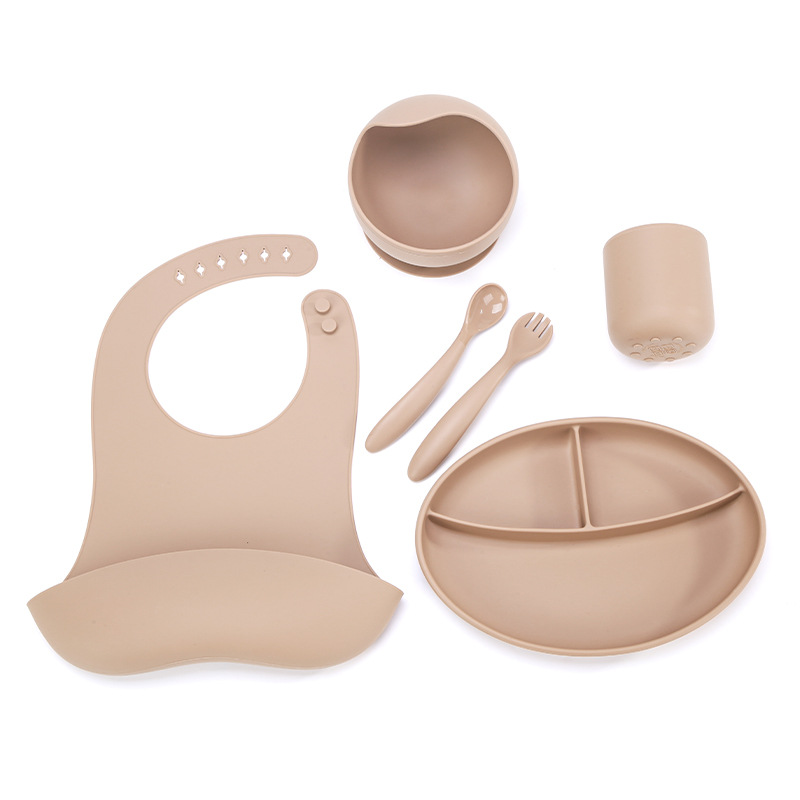 분리 접시 + 포크 스푼 + 턱받이 + 챙 그릇 + 컵 다크 브라운