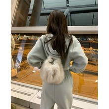 现 2024冬季新款韩国设计师八奶家毛绒绒链条迷你双肩背包
