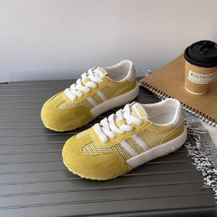 Zapatos blancos pequeños, zapatos de entrenamiento alemanes para mujer, primavera y verano de 2025, nuevos zapatos deportivos de suela suave transpirables y cómodos de cuero, zapatos individuales de todo fósforo