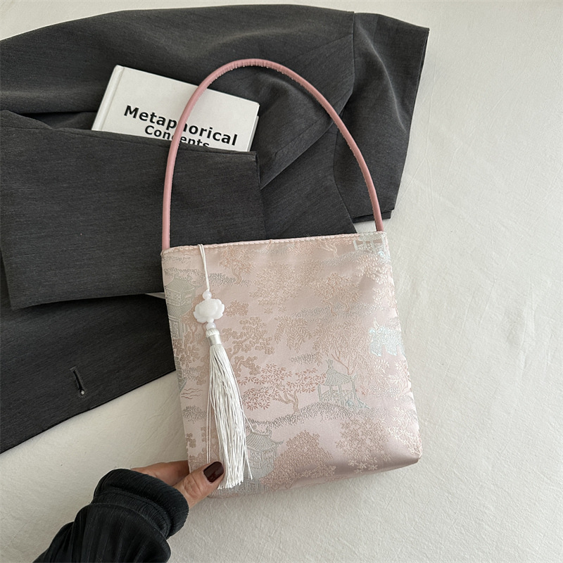 Guofeng shoulder bracket 2024 nuevo estilo de estilo chino nuevo estilo de seda alta sensación de borda shoulder tote para mujeres