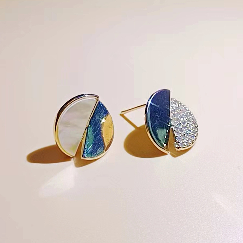 С䵭βԳƶŮԼƸаĶ