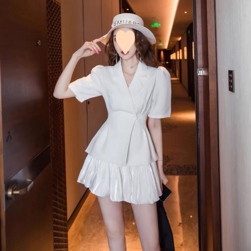 흰색 양복 + 흰색 스커트