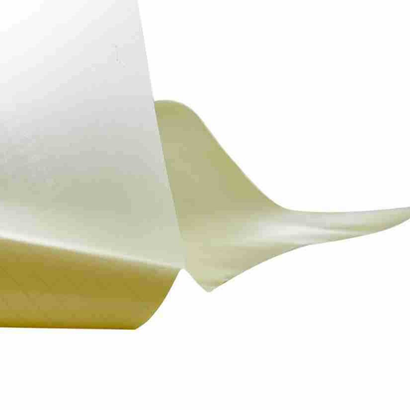 Película de laminación en frío con base amarilla de 108G/M, PVC de 15 micras, pegamento blanco permanente, 48 películas, 82 papel de soporte, película protectora resistente a los arañazos para uso comercial