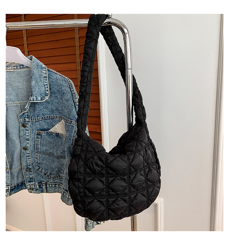 2024 primavera nuevo rombo ligero nube burbuja bolsa de moda de las mujeres textura de alto grado estilo occidental hombro bolsa de mensajero