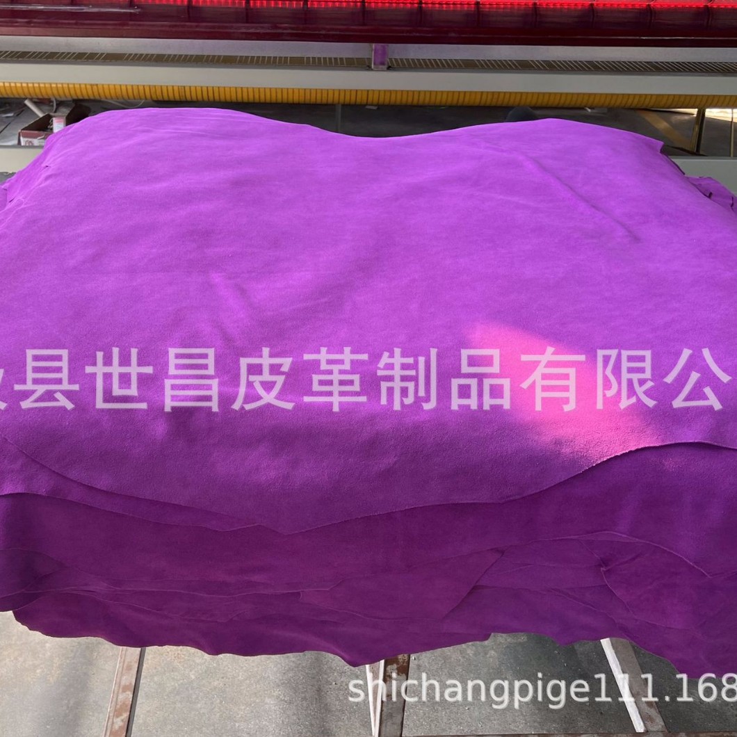 紫色二层牛皮反绒皮，张大绒细，利用率高，厚度1.2-1.4-1.6