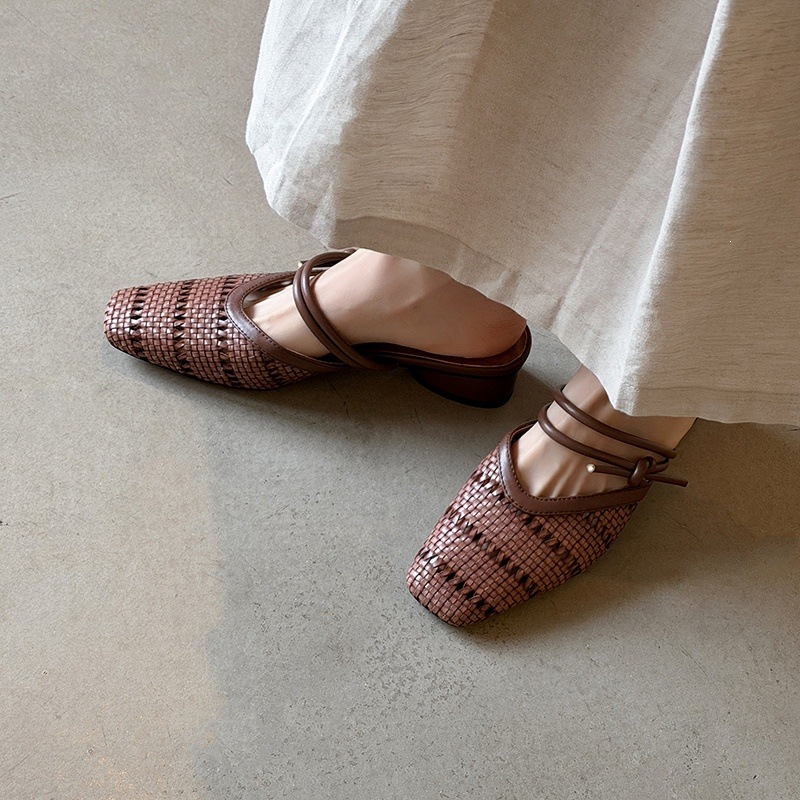 Dép sandal nữ da cừu mũi vuông gót thấp quai chữ V phối màu — màu nâu, Màu cà phê đậm, màu trắng ngà chi tiết 91